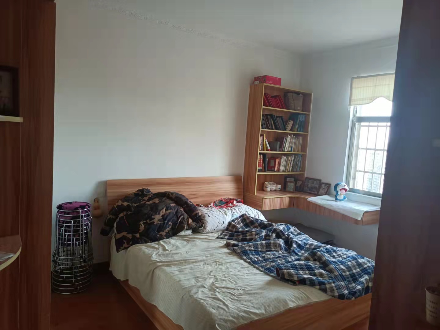 上和世家  4室2厅2卫    98.8万客厅