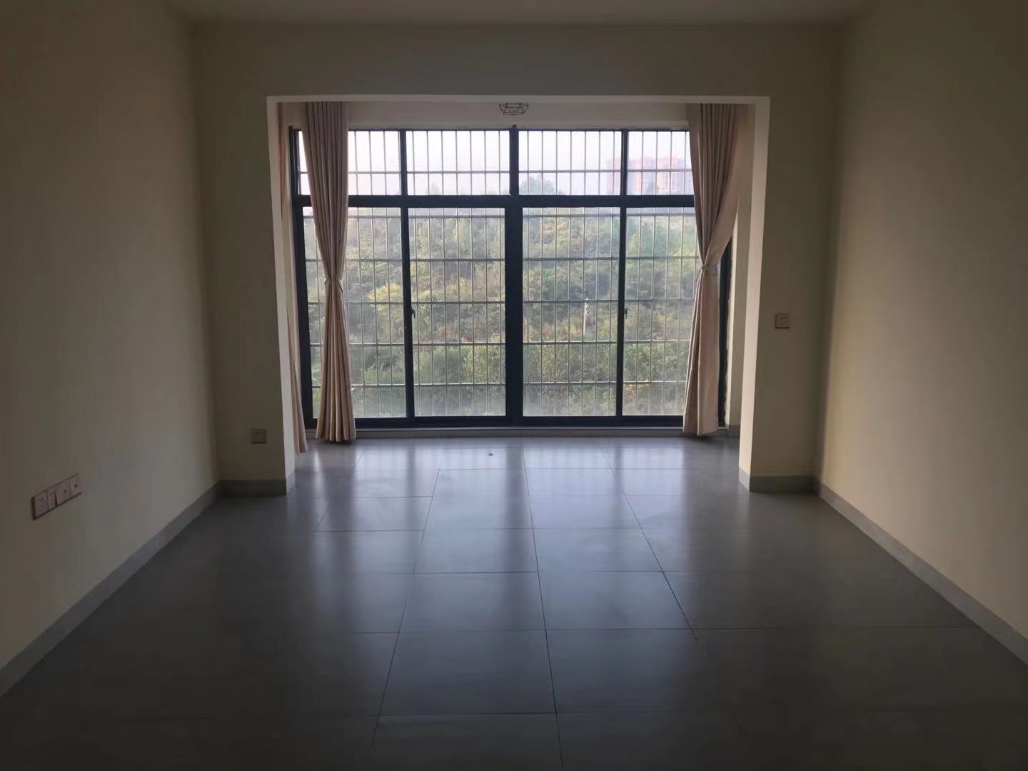 虎形山安置小区(进步社区) 3室2厅2卫 1500.0元/月 虎形山安置小区(进步社区) 3室2厅2卫 1500.0元/月室内图