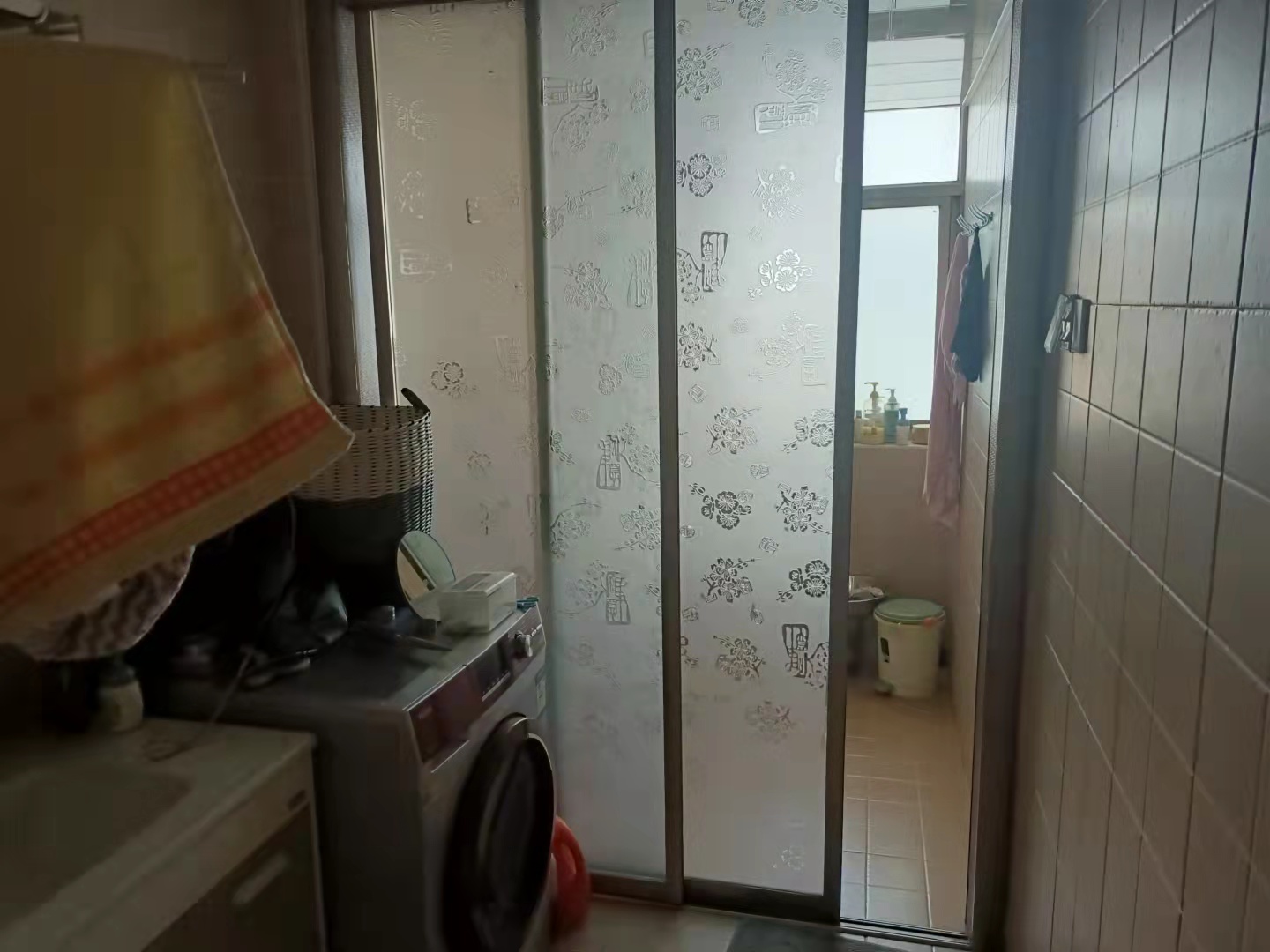 上和世家  4室2厅2卫    98.8万客厅