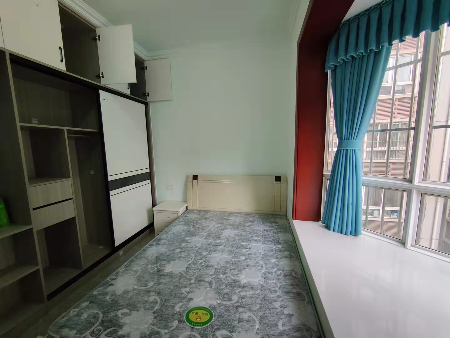 南湖锦苑 2室2厅1卫 2400.00元/月 南湖锦苑 2室2厅1卫 2400.00元/月室内图