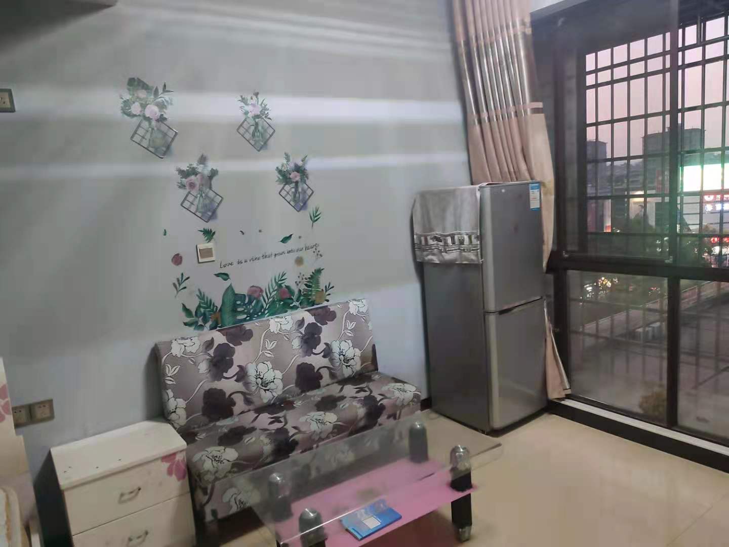 五洲富隆中心 1室1厅1卫 1000.0元/月 五洲富隆中心 1室1厅1卫 1000.0元/月室内图