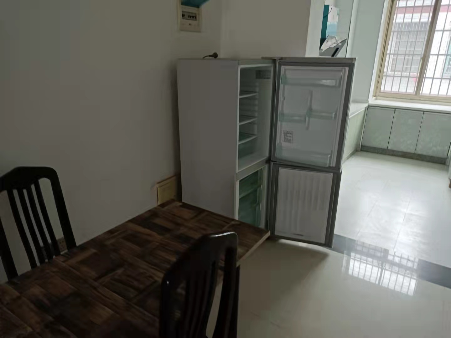 羊舞岭小区  2室2厅1卫    1000.0元/月 羊舞岭小区  2室2厅1卫    1000.0元/月室内图