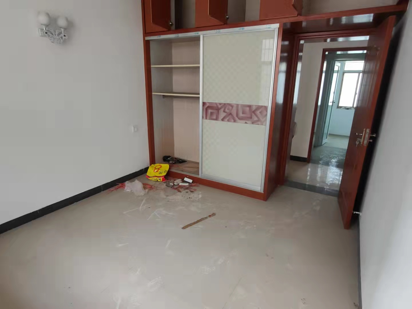 幸福里  3室2厅2卫    59.8万卧室