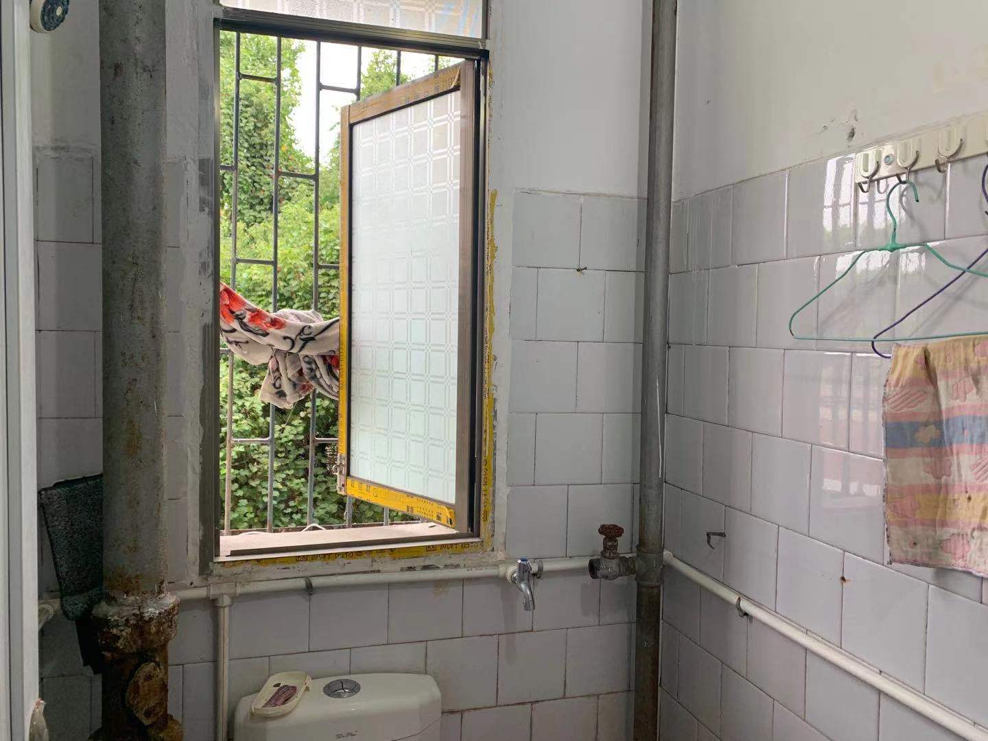 和平小区 1室1厅1卫 800.0元/月 和平小区 1室1厅1卫 800.0元/月室内图