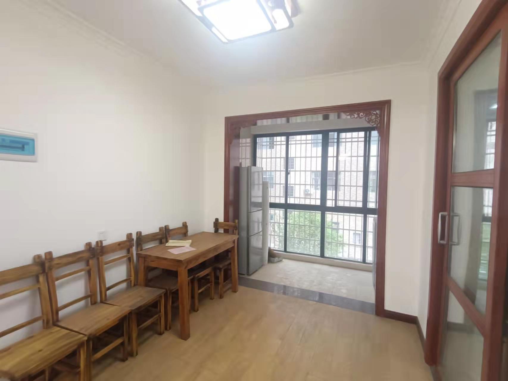 阳光一品小区 3室2厅2卫 79.0万 阳光一品小区 3室2厅2卫 79.0万客厅