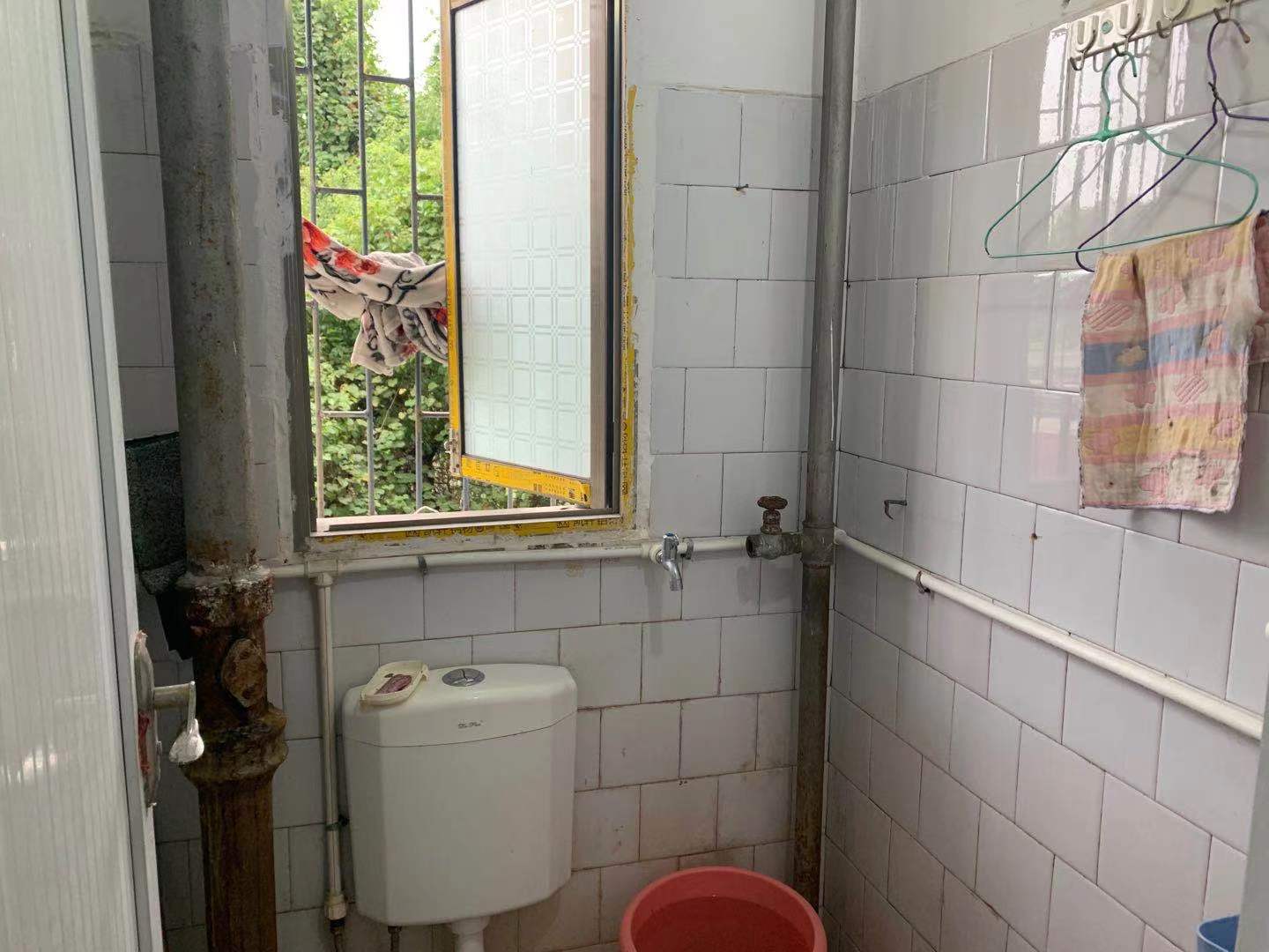 和平小区 1室1厅1卫 800.0元/月 和平小区 1室1厅1卫 800.0元/月室内图