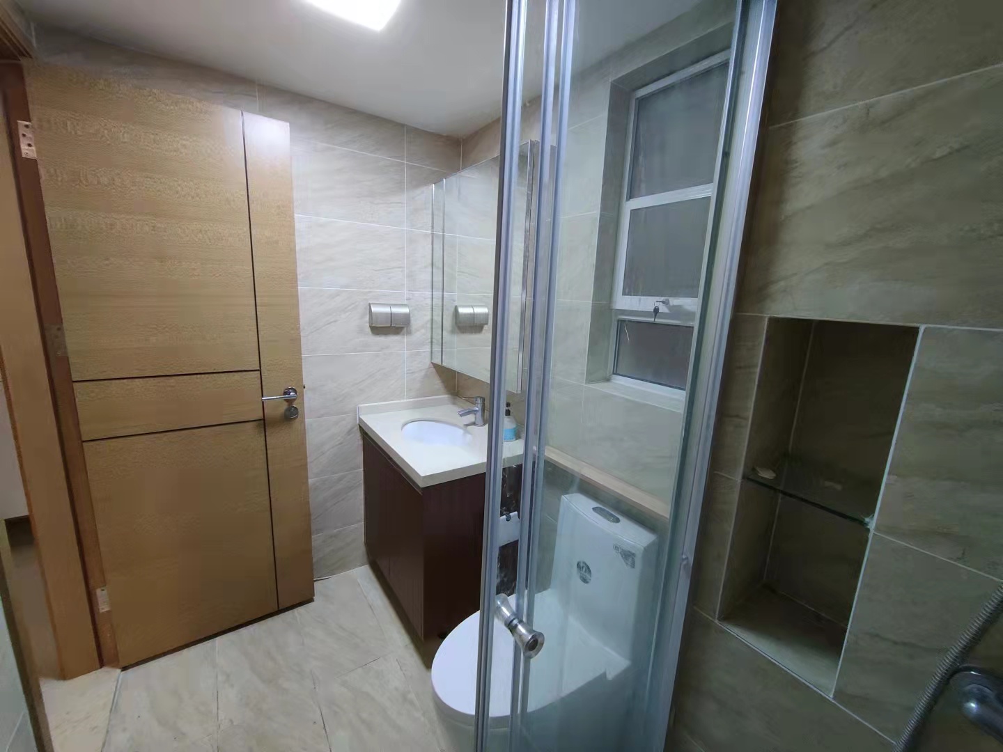 海伦春天  3室2厅2卫    2900.0元/月 海伦春天  3室2厅2卫    2900.0元/月室内图