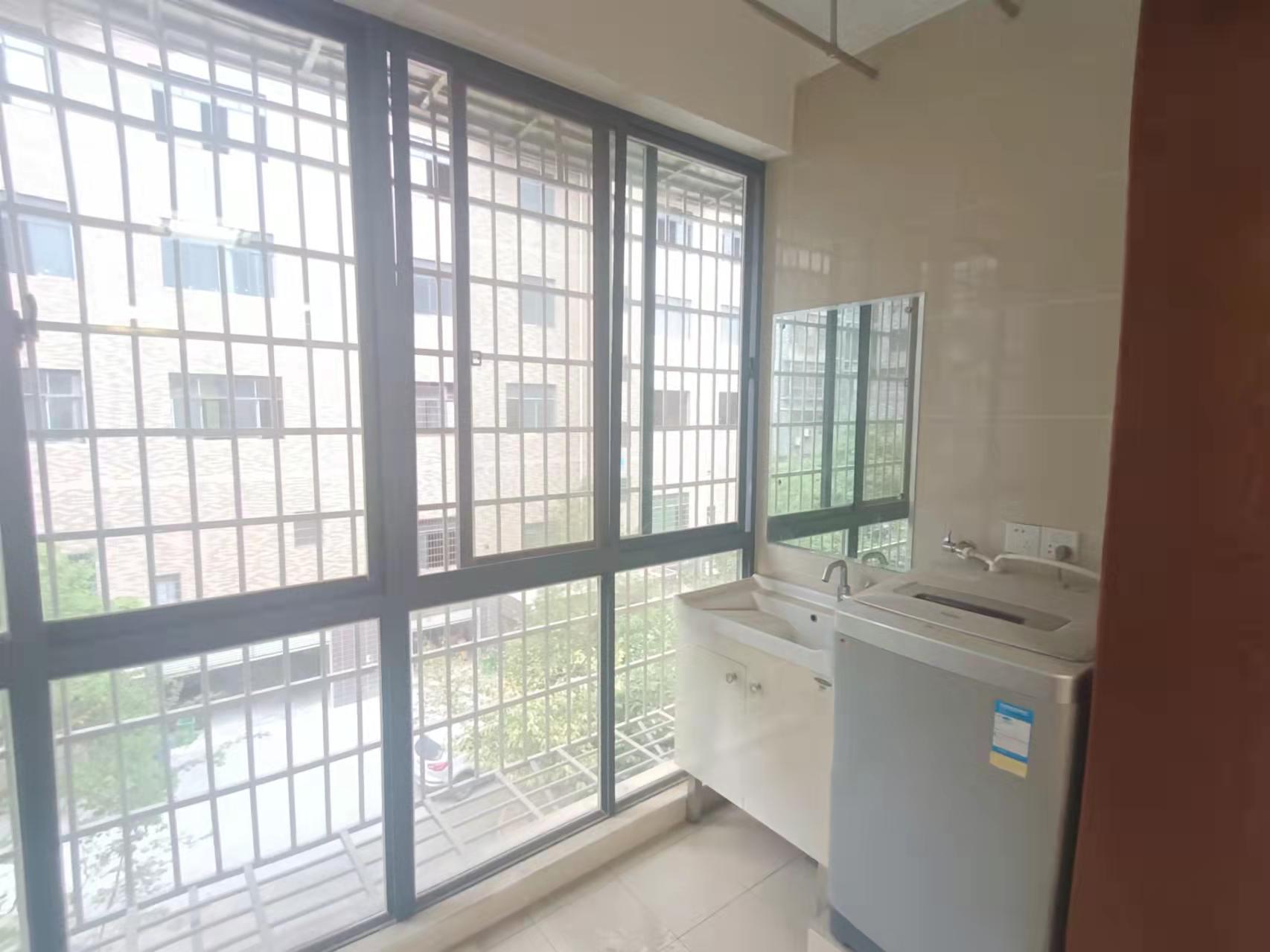 阳光一品小区 3室2厅2卫 79.0万 阳光一品小区 3室2厅2卫 79.0万阳台