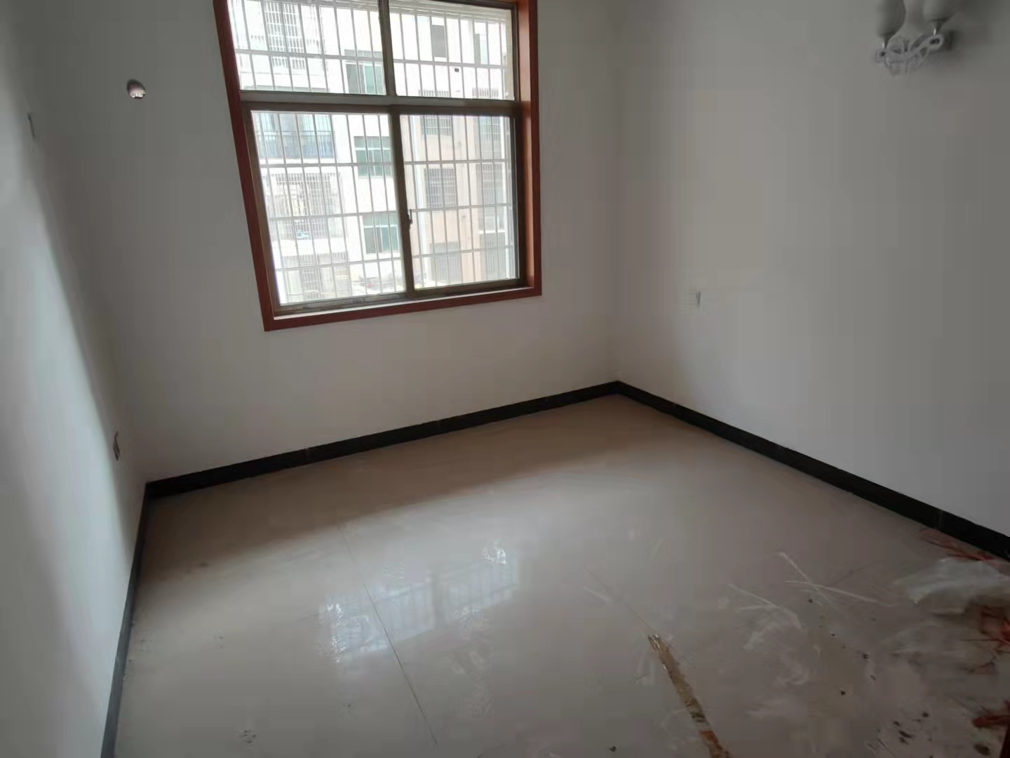 幸福里 3室2厅2卫 59.8万 幸福里 3室2厅2卫 59.8万卧室