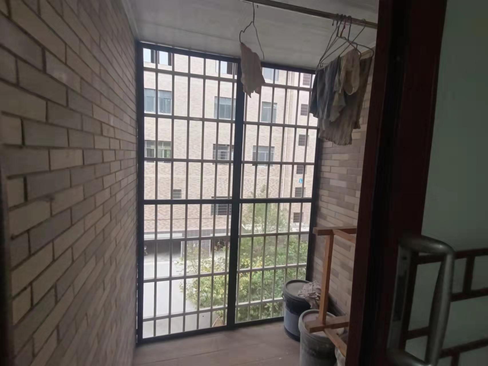 阳光一品小区 3室2厅2卫 79.0万 阳光一品小区 3室2厅2卫 79.0万阳台