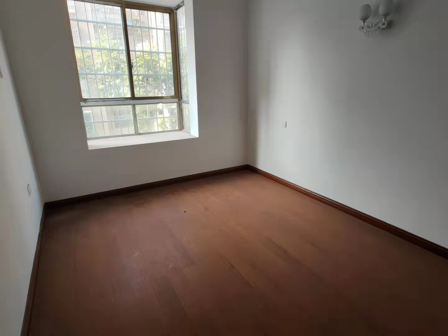 幸福里 3室2厅2卫 59.8万 幸福里 3室2厅2卫 59.8万卧室