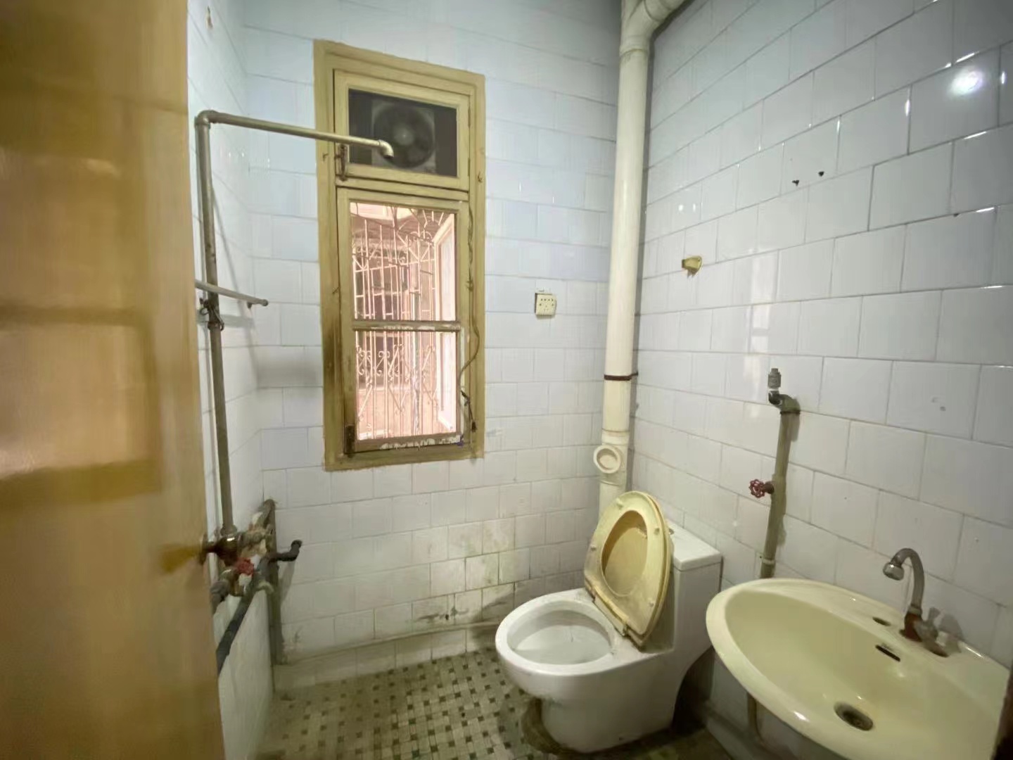 老广电巷  3室2厅1卫    1400.0元/月 老广电巷  3室2厅1卫    1400.0元/月室内图