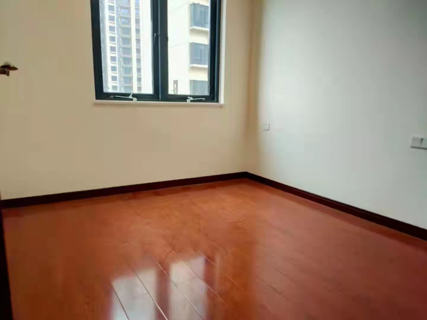 中建玥熙台 4室2厅2卫 105.0万 中建玥熙台 4室2厅2卫 105.0万客厅