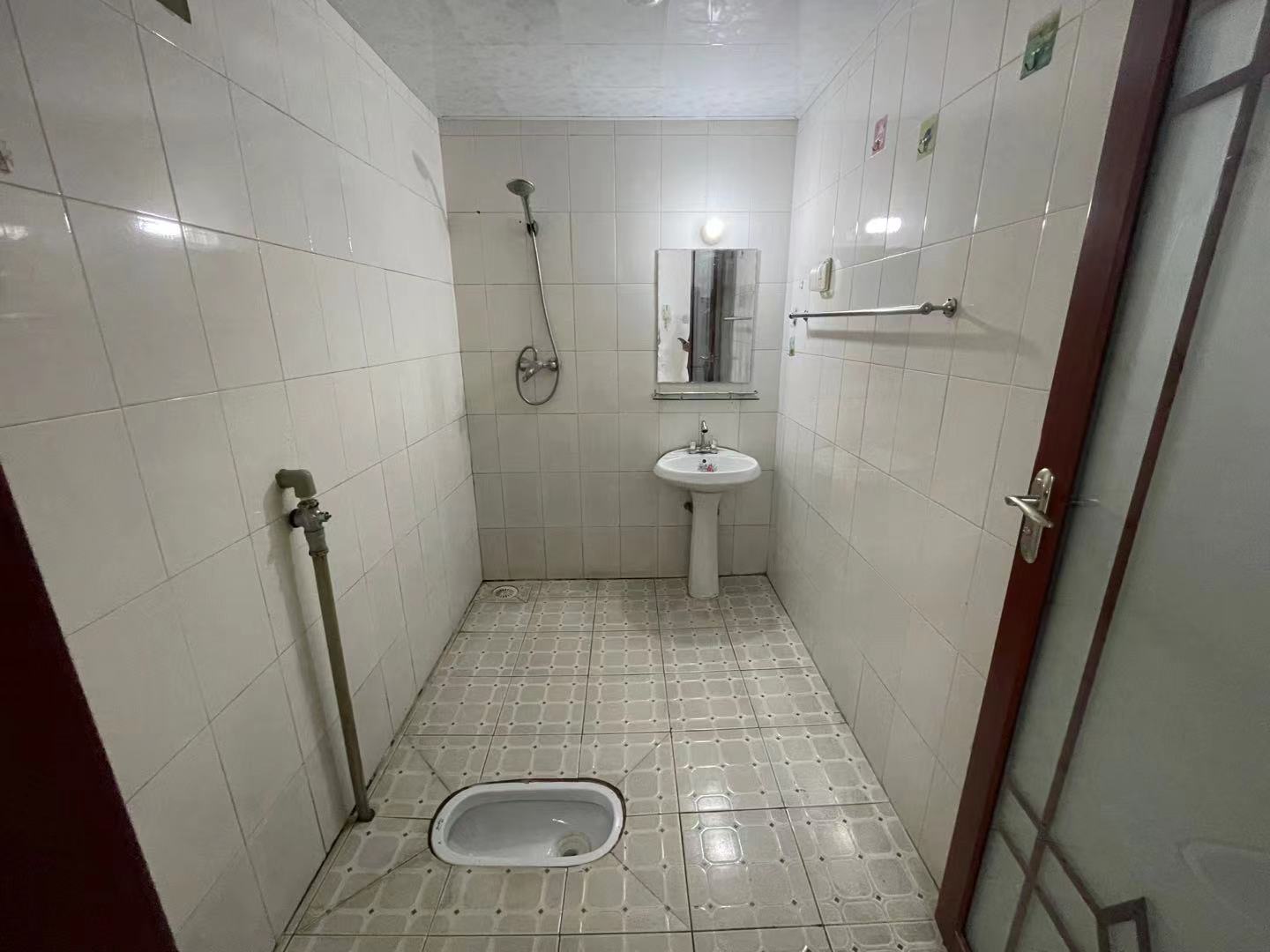 南湖锦苑 1室1厅1卫 1600.0元/月 南湖锦苑 1室1厅1卫 1600.0元/月室内图