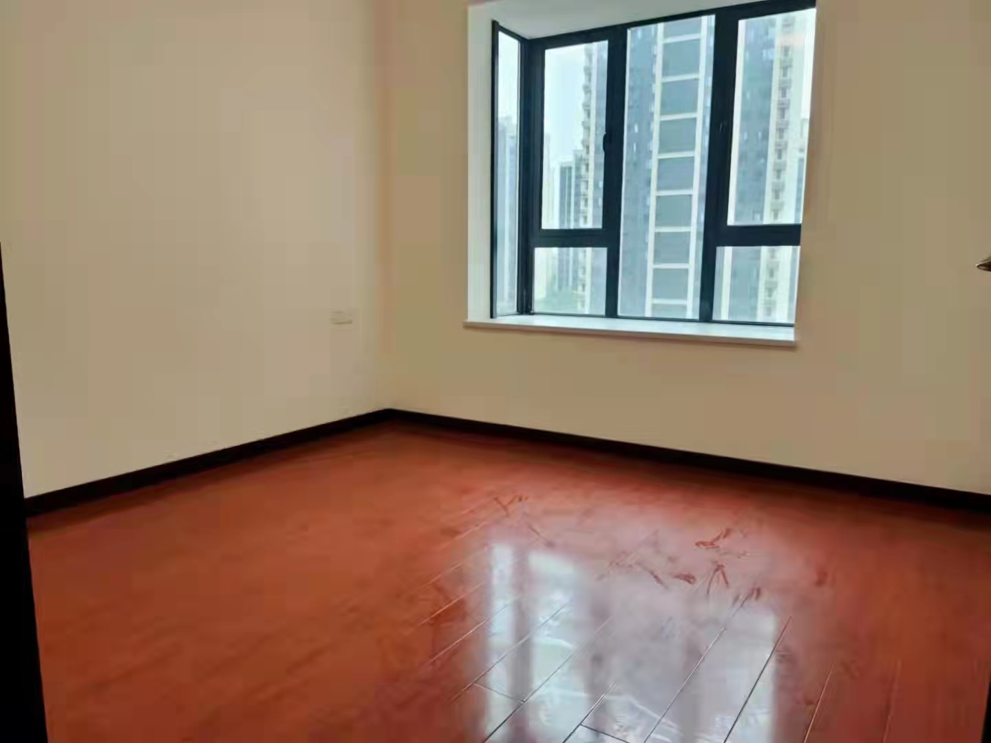 中建玥熙台 4室2厅2卫 105.0万 中建玥熙台 4室2厅2卫 105.0万客厅