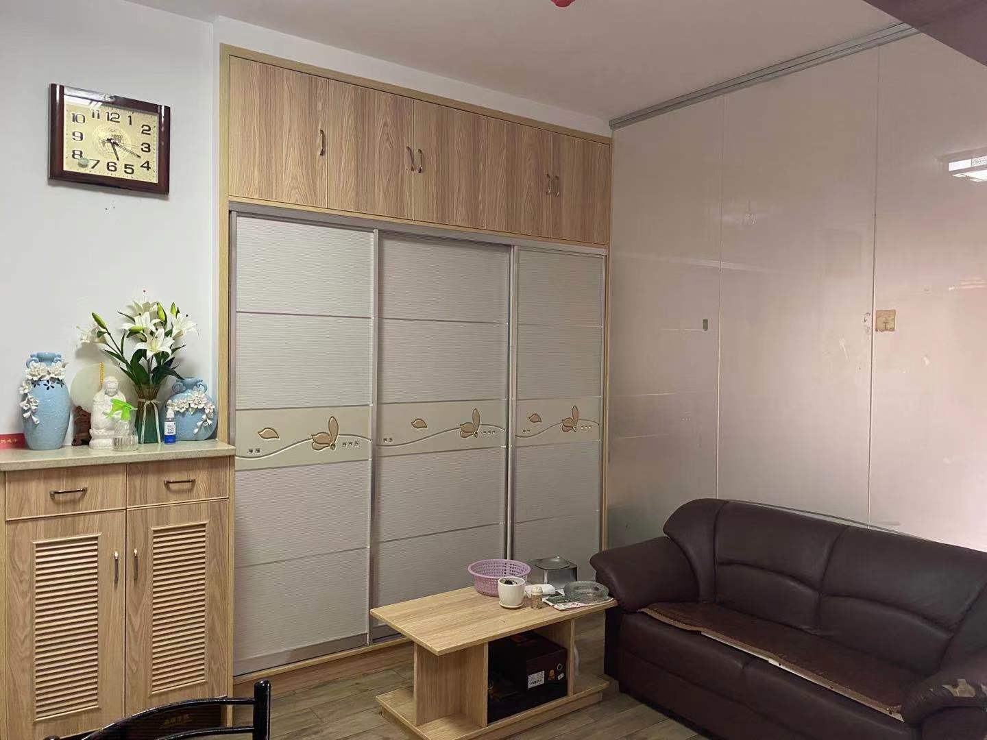 中建御山和苑 1室1厅1卫 35.0万 中建御山和苑 1室1厅1卫 35.0万客厅