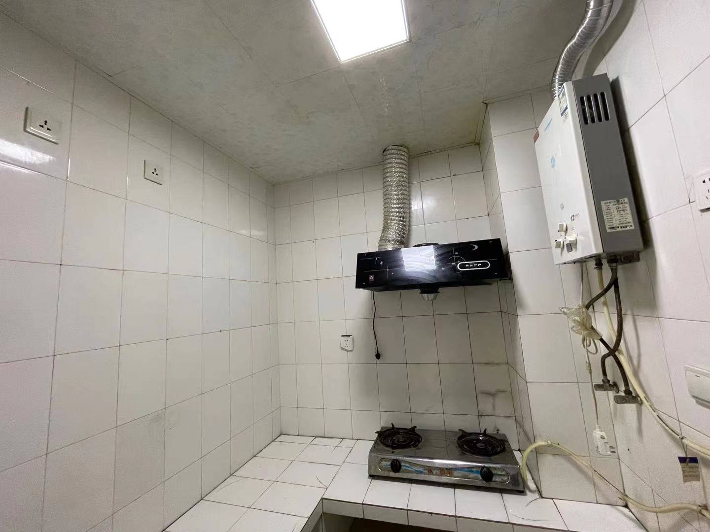 南湖锦苑 1室1厅1卫 1600.0元/月 南湖锦苑 1室1厅1卫 1600.0元/月室内图