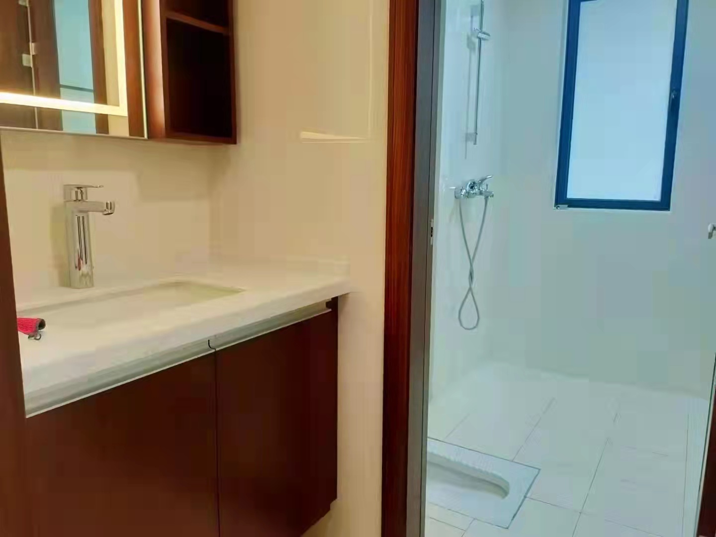 中建玥熙台  4室2厅2卫   105.00万客厅