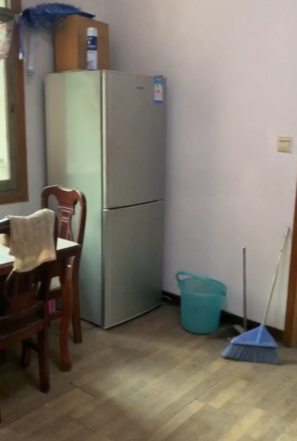 会龙山社区  2室1厅1卫    31.8万卫生间