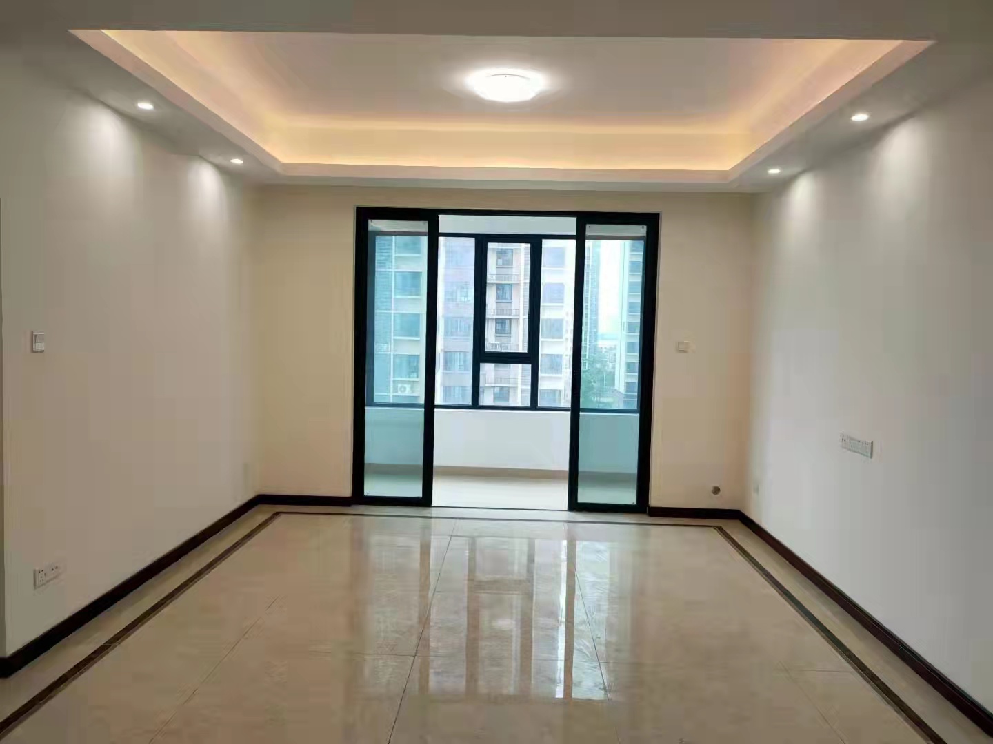 中建玥熙台 4室2厅2卫 105.0万 中建玥熙台 4室2厅2卫 105.0万客厅