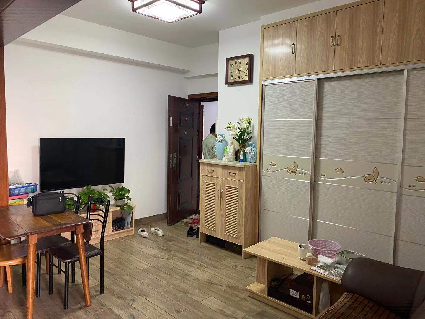 中建御山和苑 1室1厅1卫 35.0万 中建御山和苑 1室1厅1卫 35.0万客厅