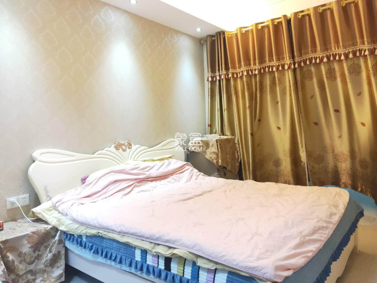 水映豪廷（一，二，三期）  1室1厅1卫   40.00万客厅
