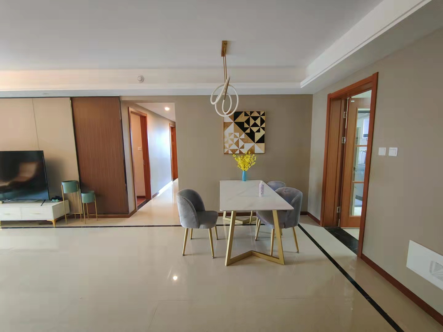 滨江和城  4室2厅2卫    4500.0元/月 滨江和城  4室2厅2卫    4500.0元/月室内图