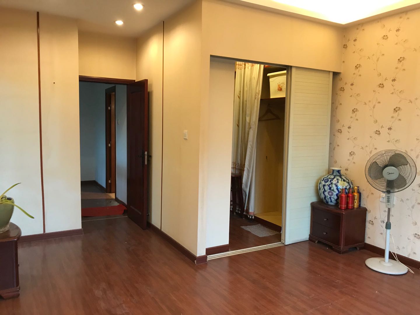 御邦 4室2厅3卫 8000.0元/月 御邦 4室2厅3卫 8000.0元/月室内图