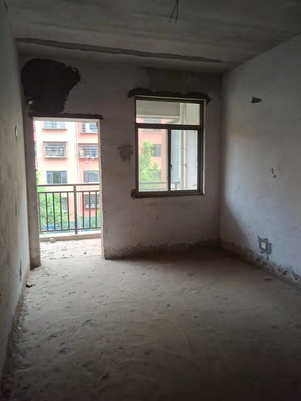 新公安局民警住宅小区  4室2厅2卫    118.0万 新公安局民警住宅小区  4室2厅2卫    118.0万客厅