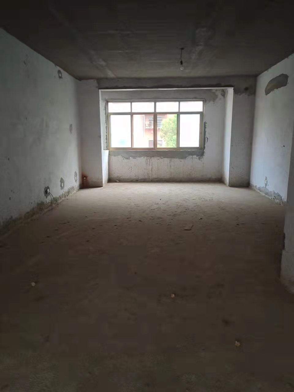 新公安局民警住宅小区  4室2厅2卫    118.0万 新公安局民警住宅小区  4室2厅2卫    118.0万客厅