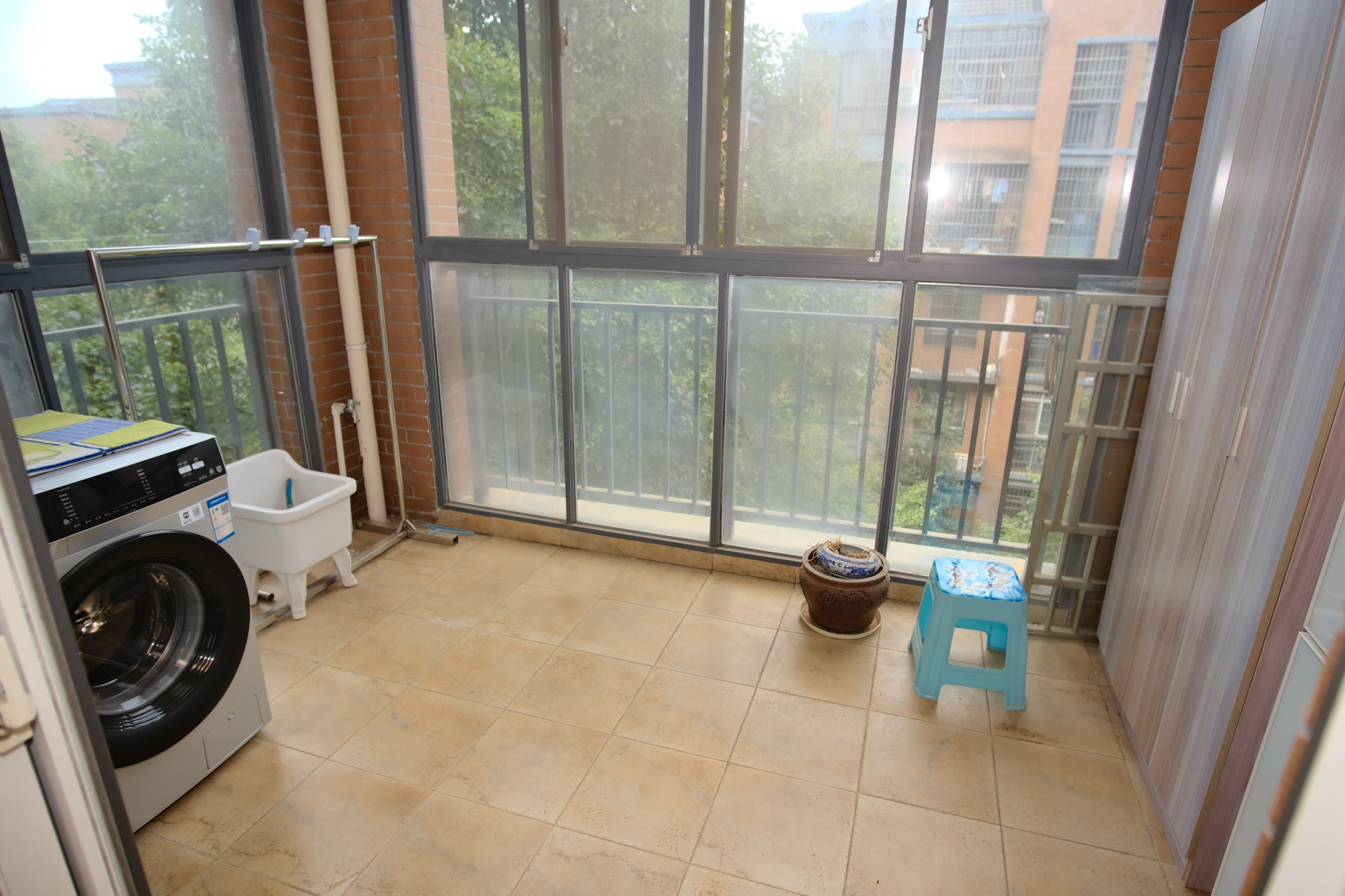 山水湾  3室2厅1卫    63.8万阳台