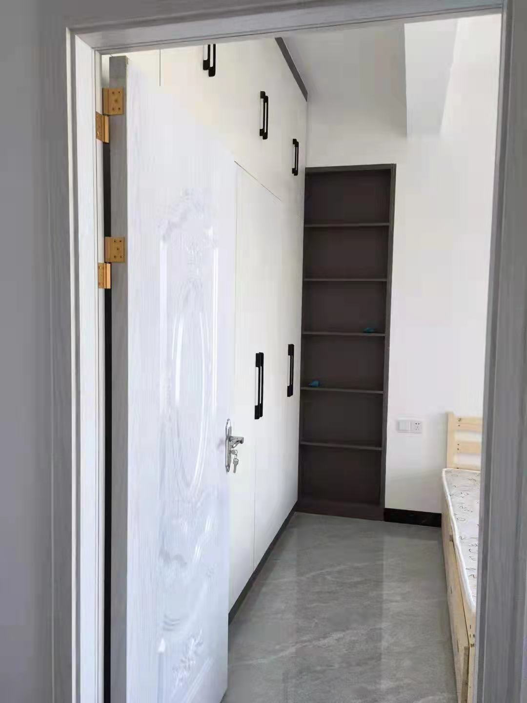 鸿星新天地  1室1厅1卫    1500.0元/月 鸿星新天地  1室1厅1卫    1500.0元/月室内图