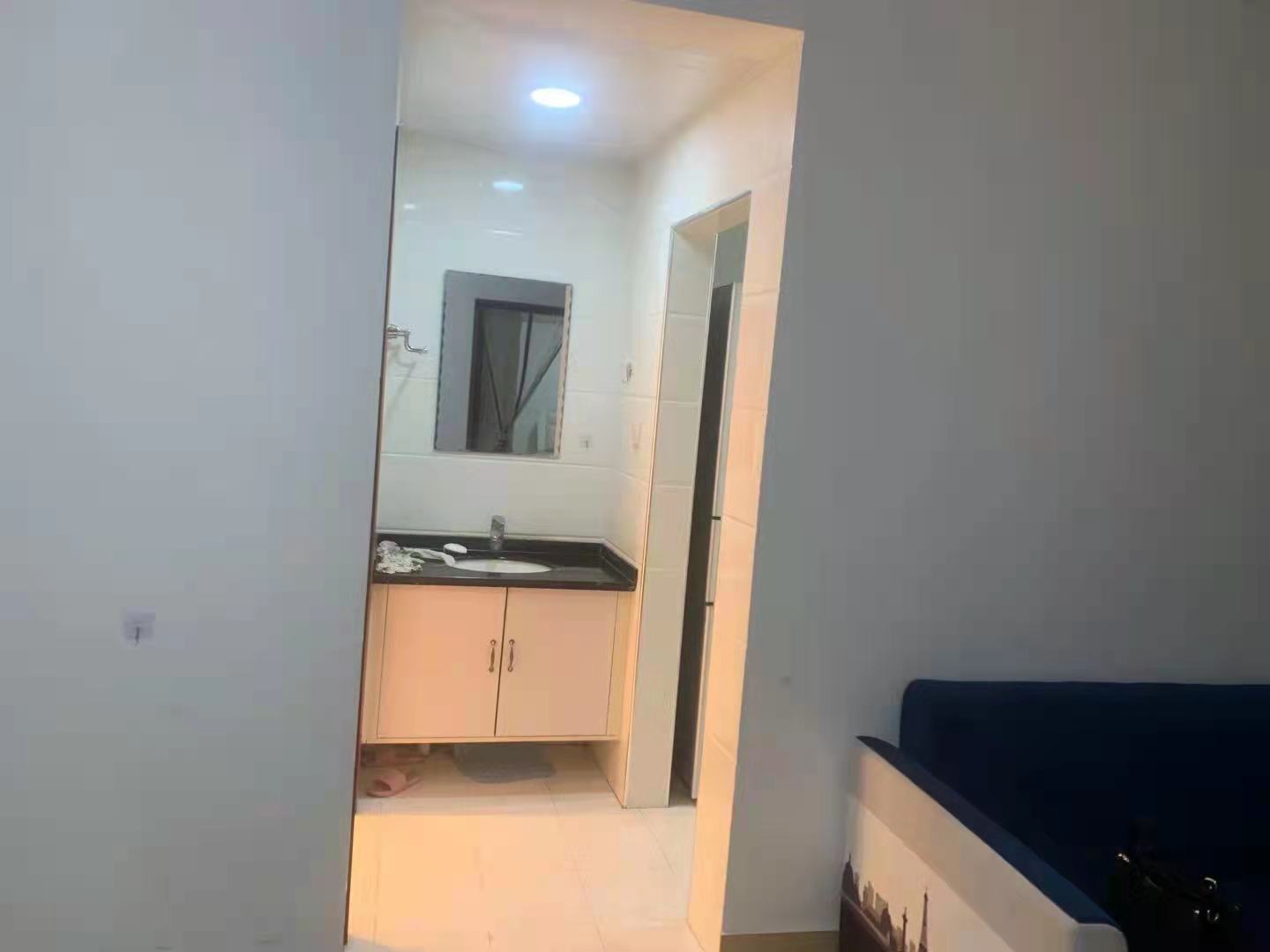 富厚名邸  2室1厅1卫    1600.0元/月 富厚名邸  2室1厅1卫    1600.0元/月室内图