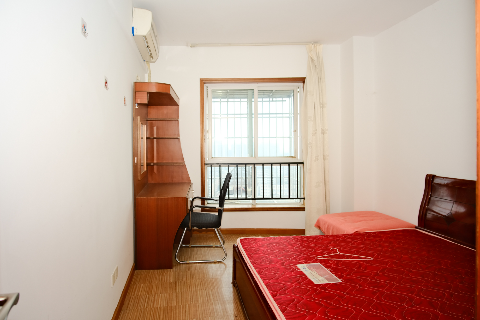 未来现代城  3室2厅1卫    70.0万卧室