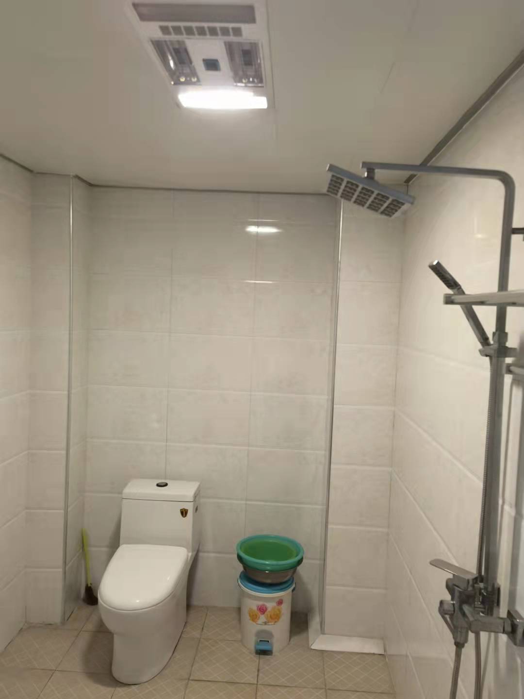 鸿都苑  1室1厅1卫    35.8万 鸿都苑  1室1厅1卫    35.8万卫生间