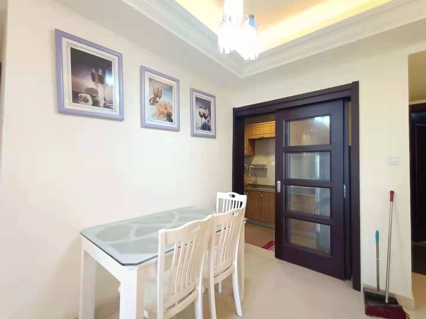 碧桂园  3室2厅1卫    2000.0元/月 碧桂园  3室2厅1卫    2000.0元/月室内图