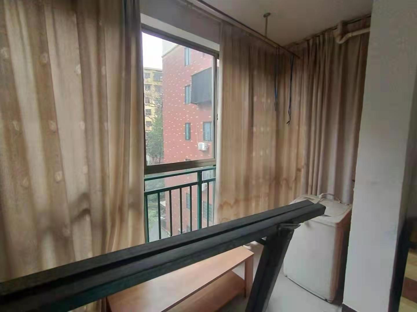 亚华名都 3室2厅1卫 1300.0元/月 亚华名都 3室2厅1卫 1300.0元/月室内图