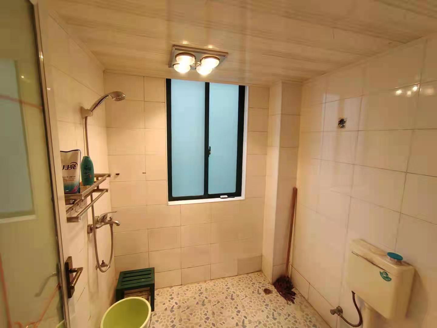 亚华名都 3室2厅1卫 1300.0元/月 亚华名都 3室2厅1卫 1300.0元/月室内图