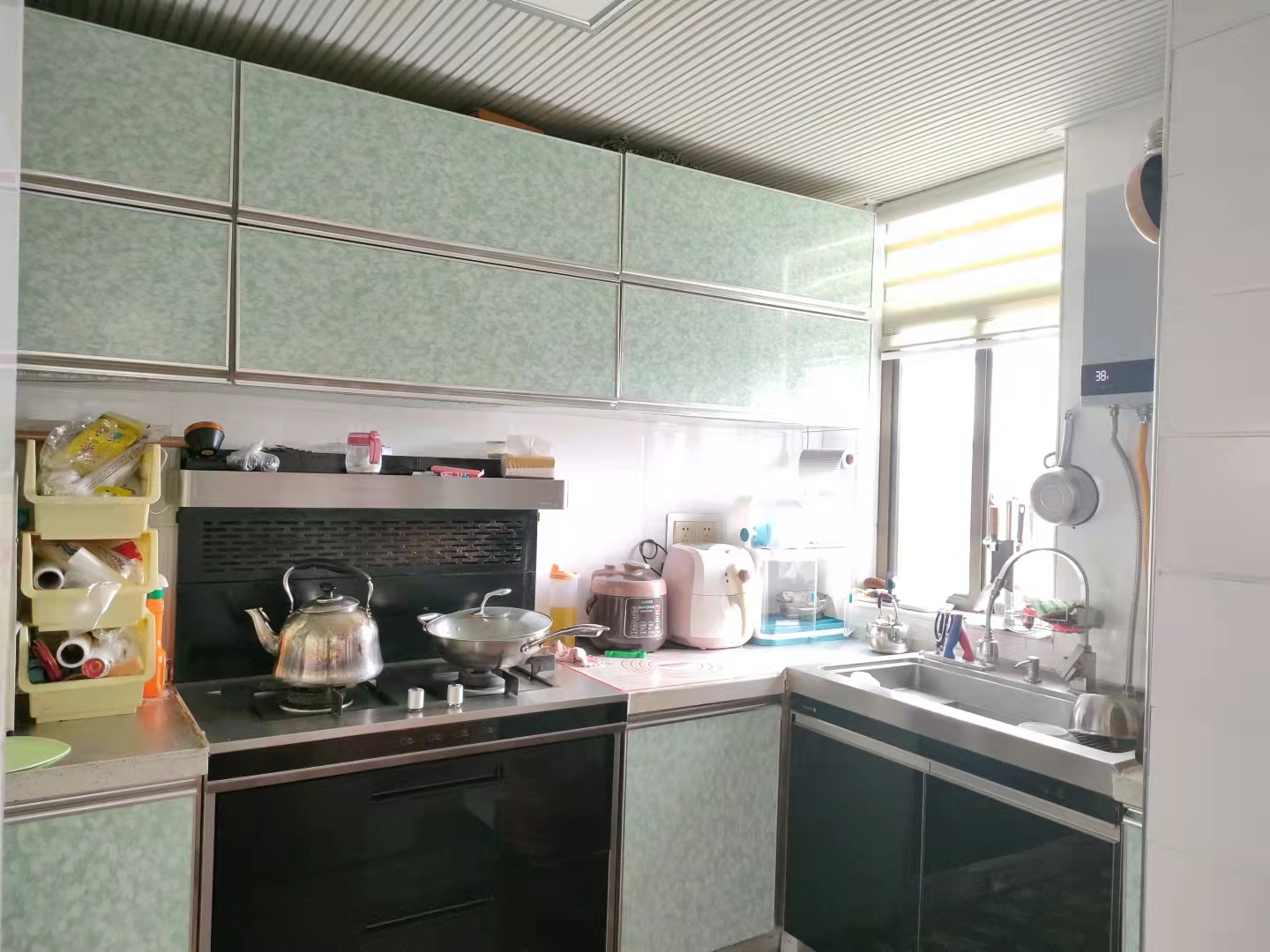 鸿都苑  1室1厅1卫    35.8万 鸿都苑  1室1厅1卫    35.8万厨房