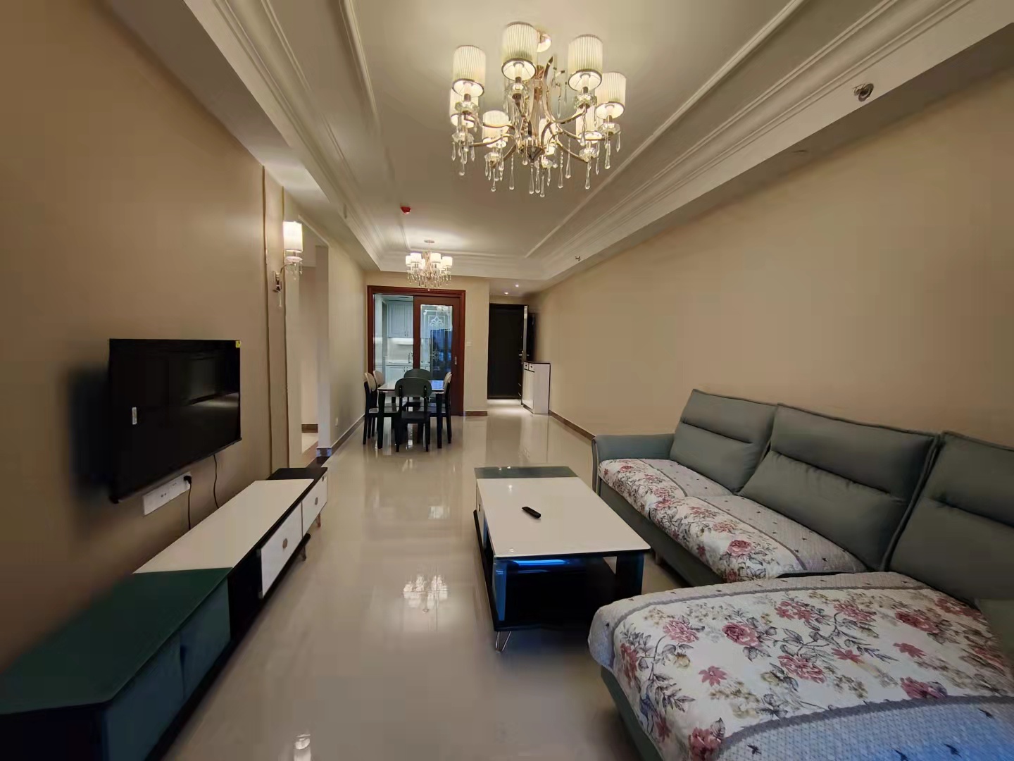 恒大天府半岛四期天玺湾 3室2厅2卫 2800.0元/月 恒大天府半岛四期天玺湾 3室2厅2卫 2800.0元/月室内图