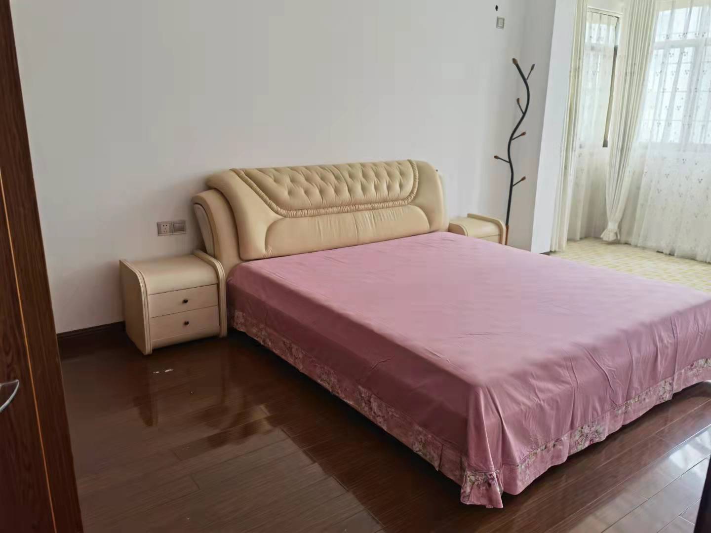 鸿都苑  1室1厅1卫    35.8万 鸿都苑  1室1厅1卫    35.8万卧室