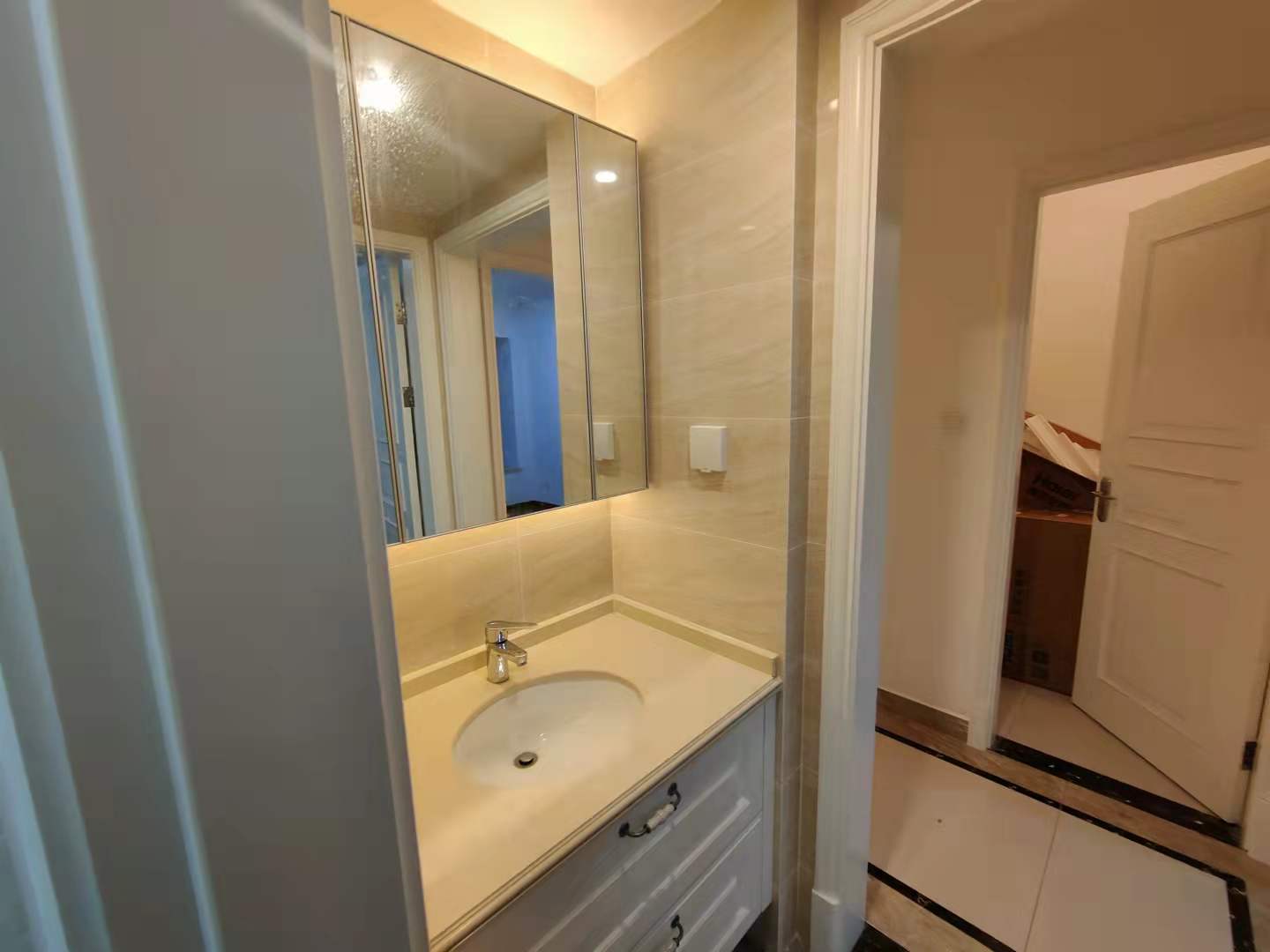 中海锦江城花涧一期 3室2厅2卫 2400.0元/月 中海锦江城花涧一期 3室2厅2卫 2400.0元/月室内图