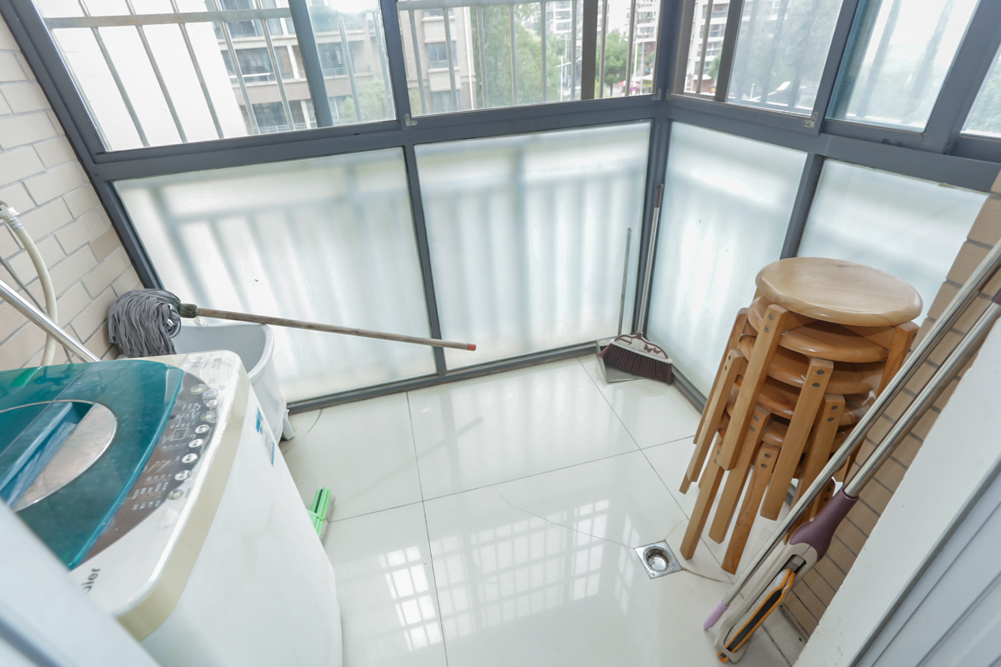 八方小区D区  3室2厅1卫    440.0万阳台