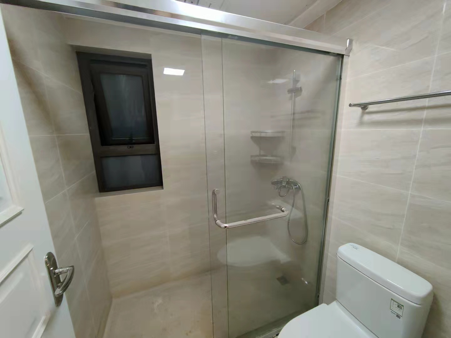 中海锦江城花涧一期 3室2厅2卫 2400.0元/月 中海锦江城花涧一期 3室2厅2卫 2400.0元/月室内图