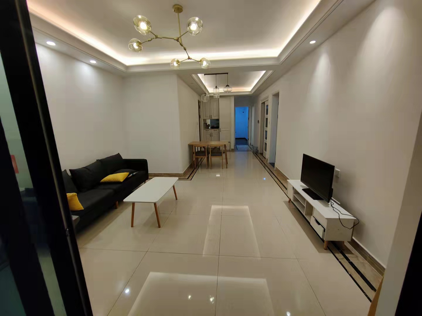 中海锦江城花涧一期 3室2厅2卫 2400.0元/月 中海锦江城花涧一期 3室2厅2卫 2400.0元/月室内图