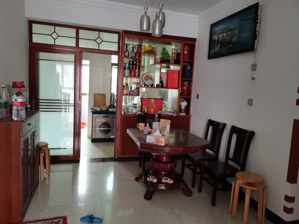 加州阳光小区（吉星阳光）  3室2厅2卫    65.8万客厅