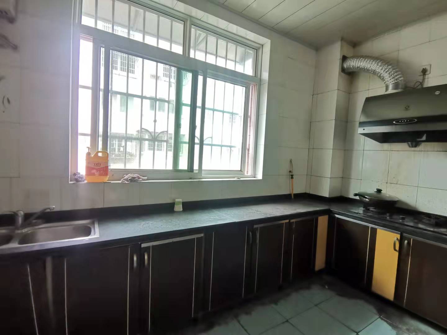 楠湖山庄 3室2厅1卫 1500.00元/月 楠湖山庄 3室2厅1卫 1500.00元/月室内图