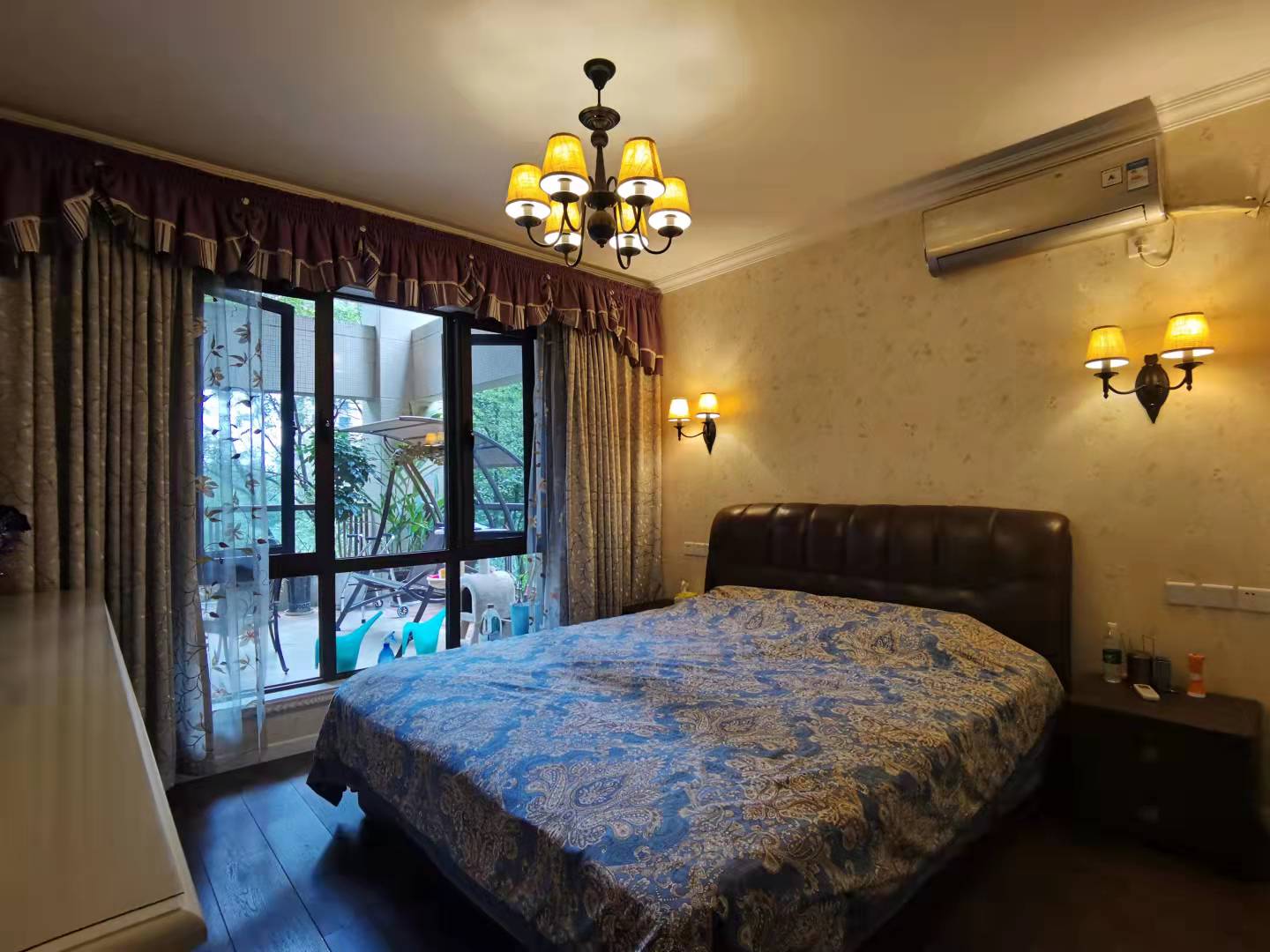 南湖国际2期  3室2厅2卫    300.0万卧室