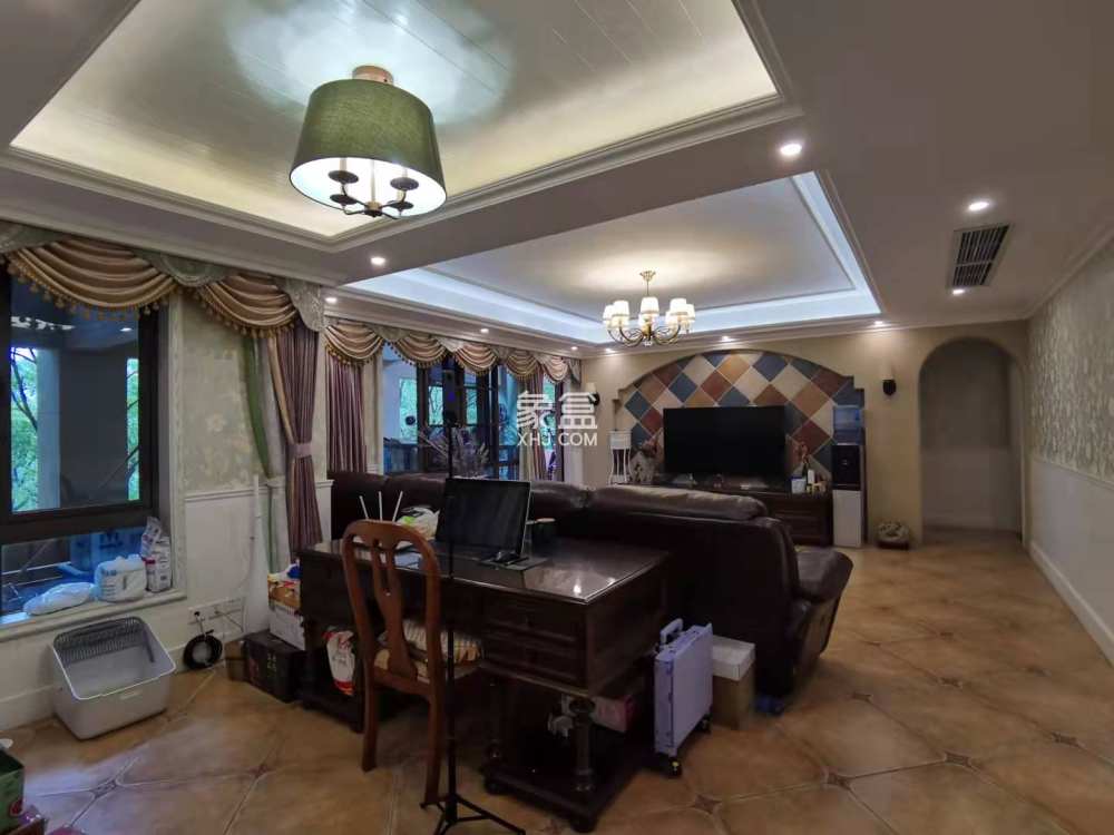 南湖国际2期  3室2厅2卫    300.0万