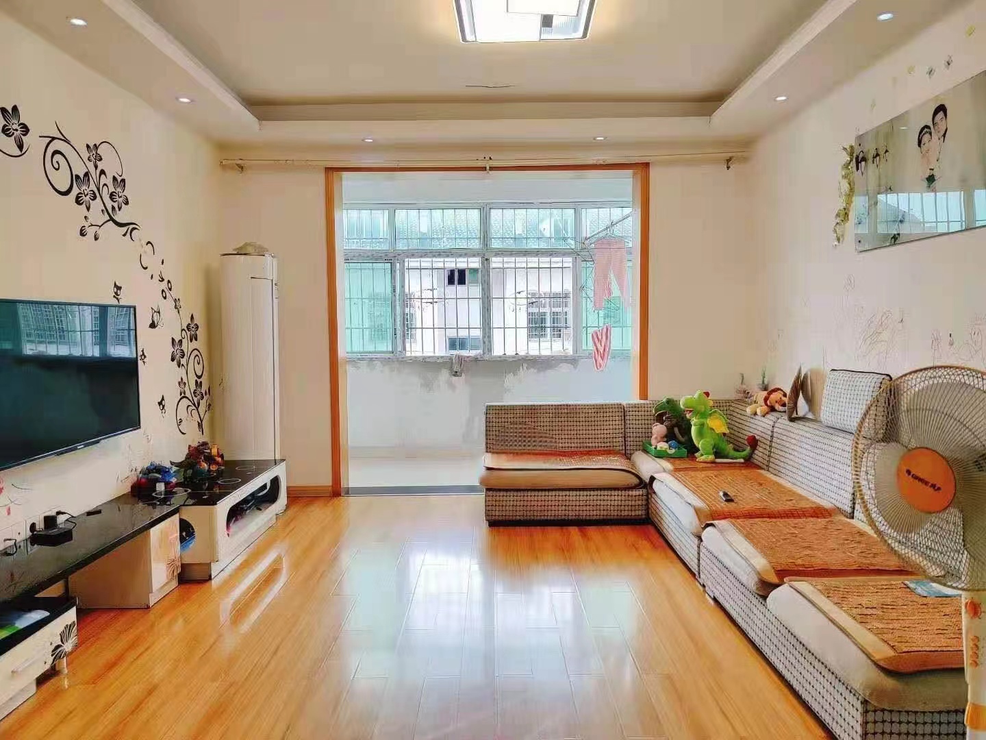 涟鑫佳苑  3室2厅2卫    42.8万 涟鑫佳苑  3室2厅2卫    42.8万卧室